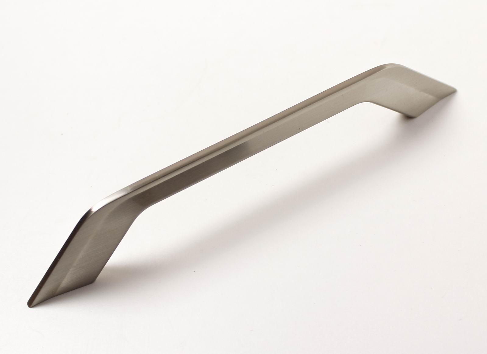 12009 úchytka LUXOR rozteč 160mm broušený nikl