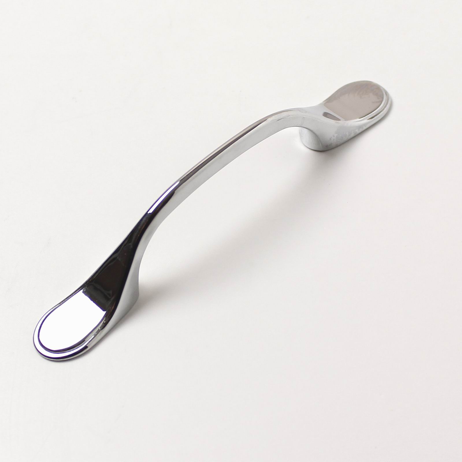 12015 úchytka rozteč 76mm chrom lesk