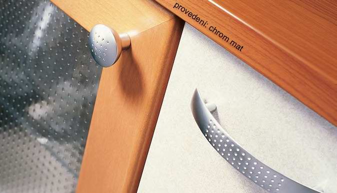 12026 úchytka VIKI rozteč 128mm chrom lesk