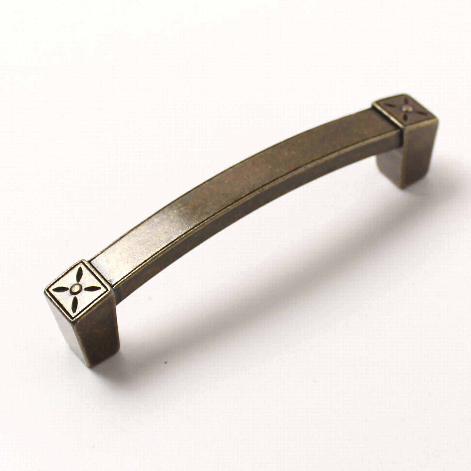 12178 úchytka PEPA rozteč 96mm staromosaz