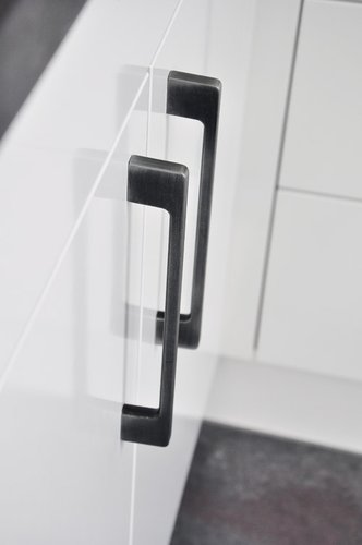 12190 úchytka rozteč 160mm železo broušené