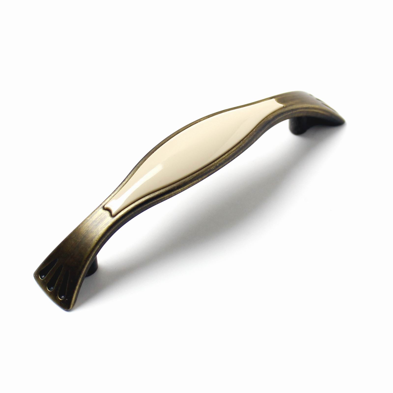 12231 úchytka HERMAN rozteč 96mm staromosaz