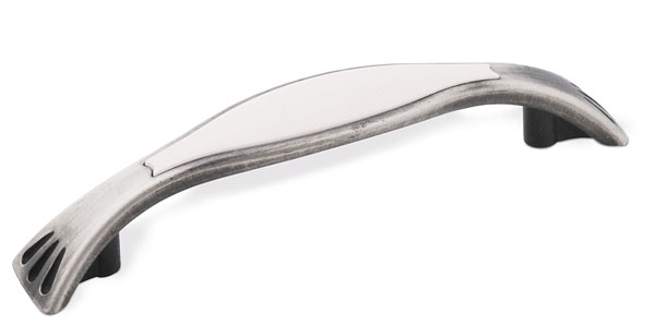 12233 úchytka HERMAN rozteč 96mm starostříbro