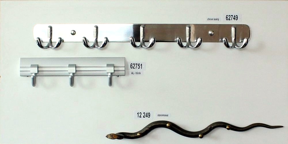 12249 věšák KOBRA staromosaz