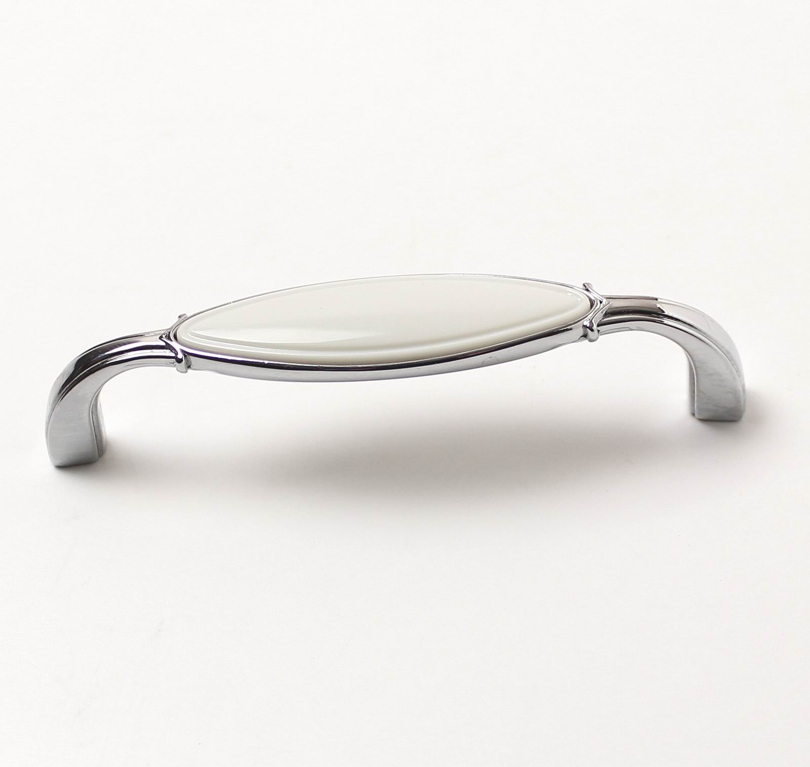 12304 úchytka rozteč 96mm chrom lesklý