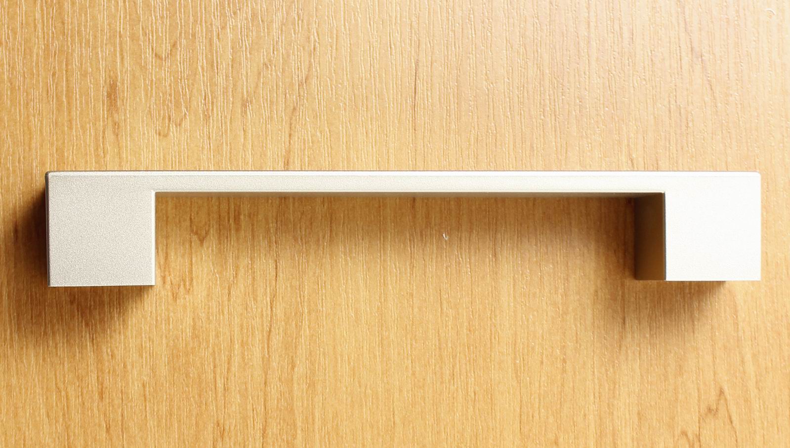 12780 úchytka IRIS rozteč 128mm nikl efekt