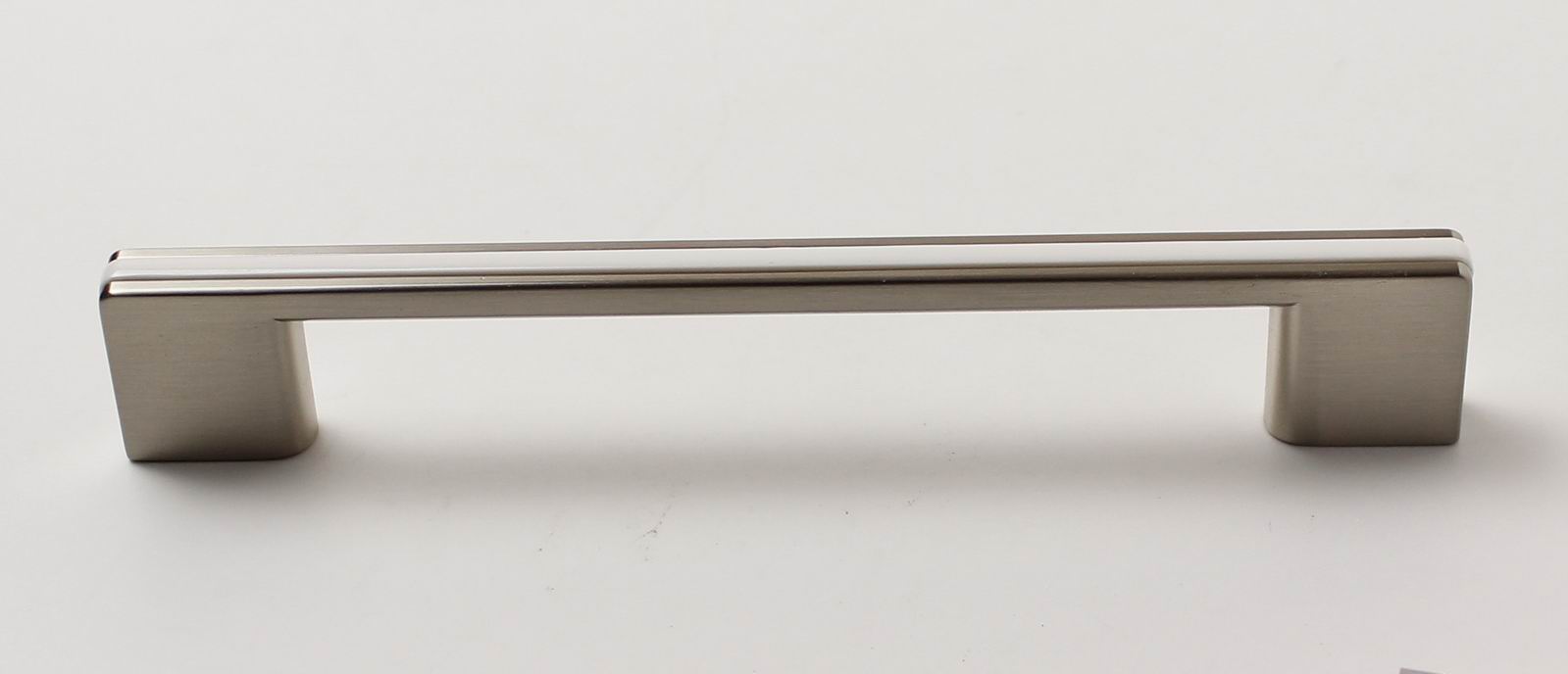 12823 úchytka SONY rozteč 160mm nikl broušený bílá