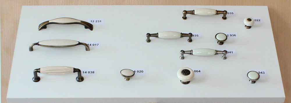 12941 úchytka ERIKA rozteč 96mm st.stříbrná porcelán