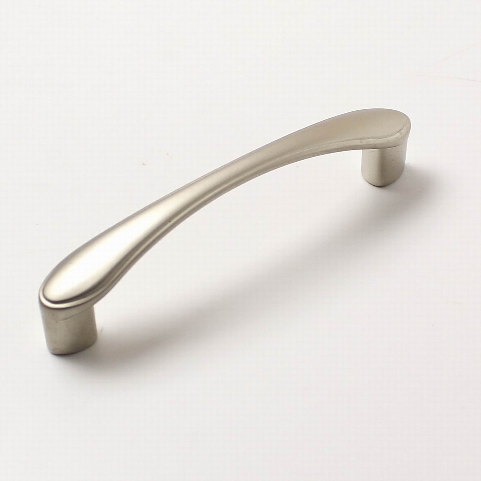 12956 úchytka rozteč 96mm satén nikl