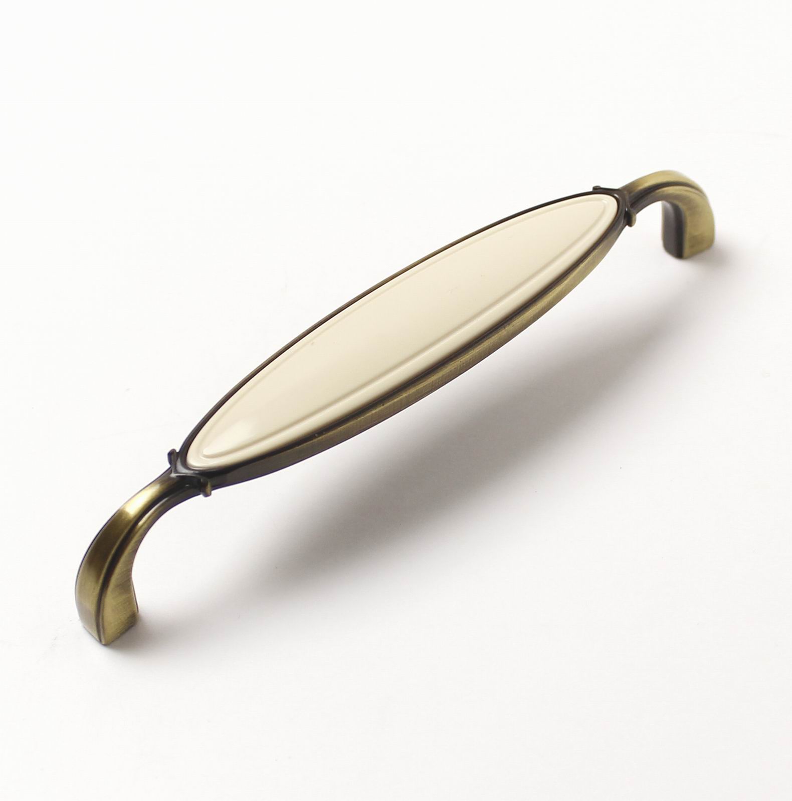 14017 úchytka DITA rozteč 128mm staromosaz