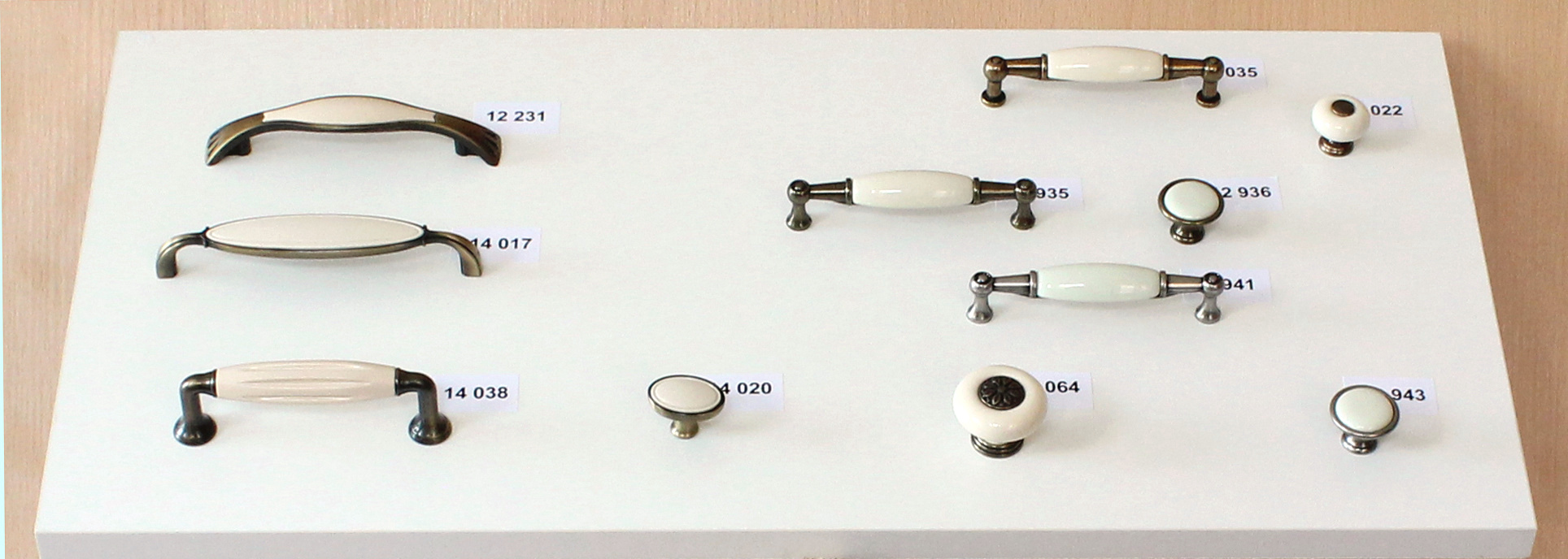 14022 úchytka MILA 160 rozteč 160mm staro ocel