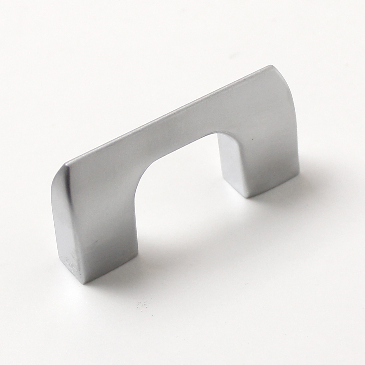 14048 úchytka VANDA rozteč 32mm satén chrom