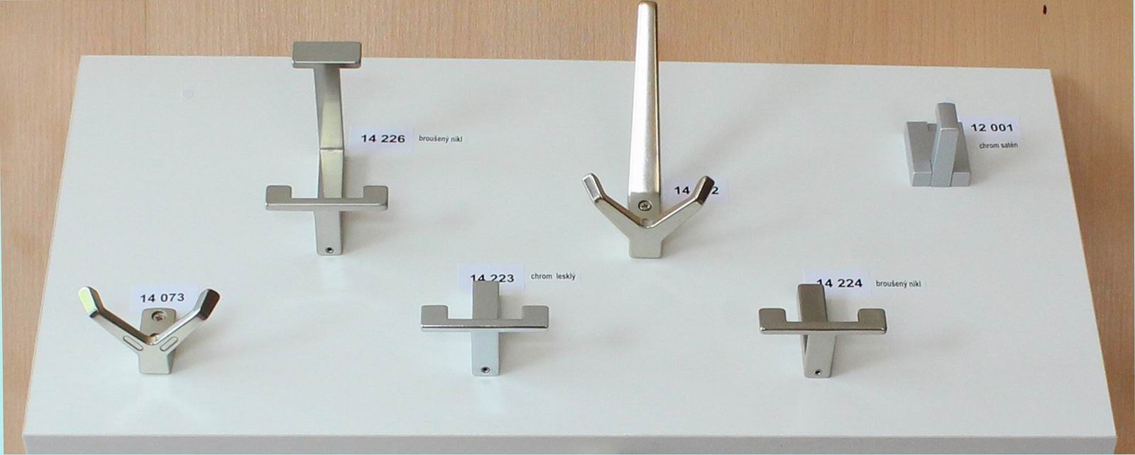 14073 věšák OTÍK hliník elox lesk