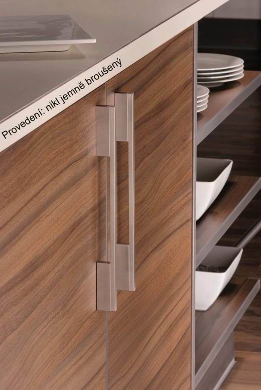 Nábytková úchytka PRESTIGE s roztečí 320 mm v povrchu broušený nikl. Praktický doplněk do interiéru.