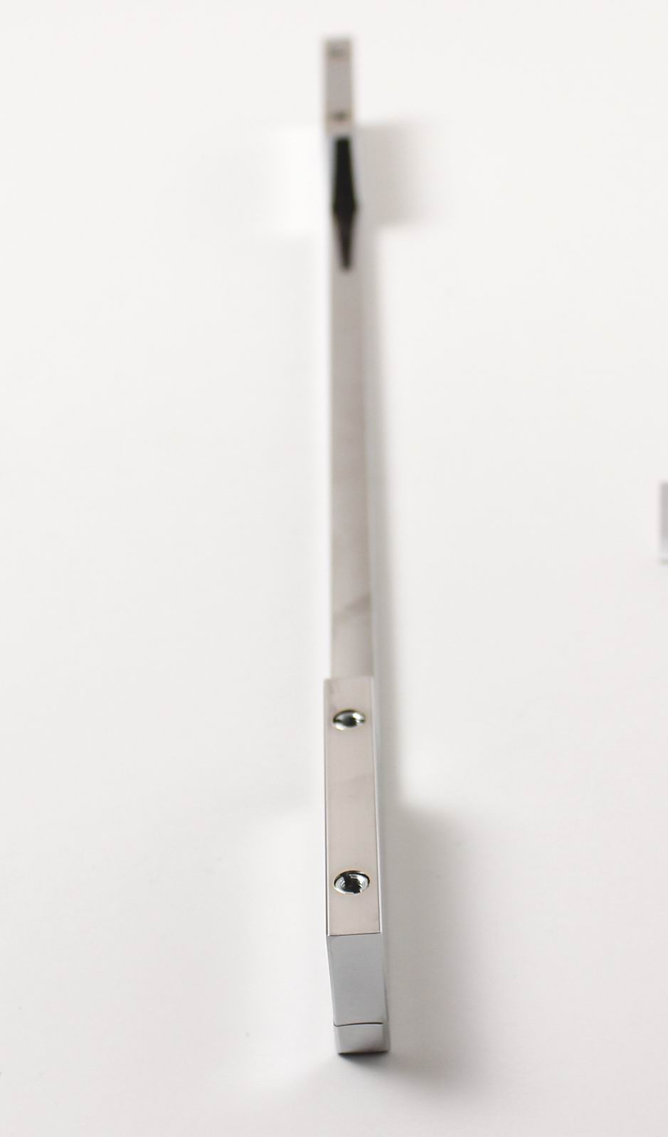 Nábytková úchytka PRESTIGE s roztečí 384 mm v povrchu chrom lesklý. Vhodné řešení pro nábytek v interiéru.