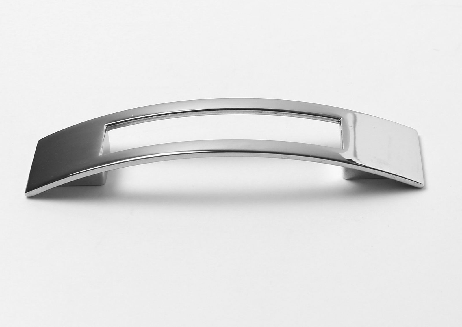 14132 úchytka BOSS rozteč 96mm chrom lesklý