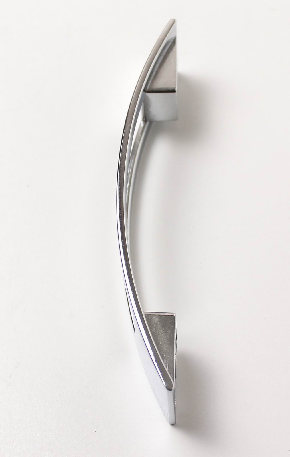 14132 úchytka BOSS rozteč 96mm chrom lesklý