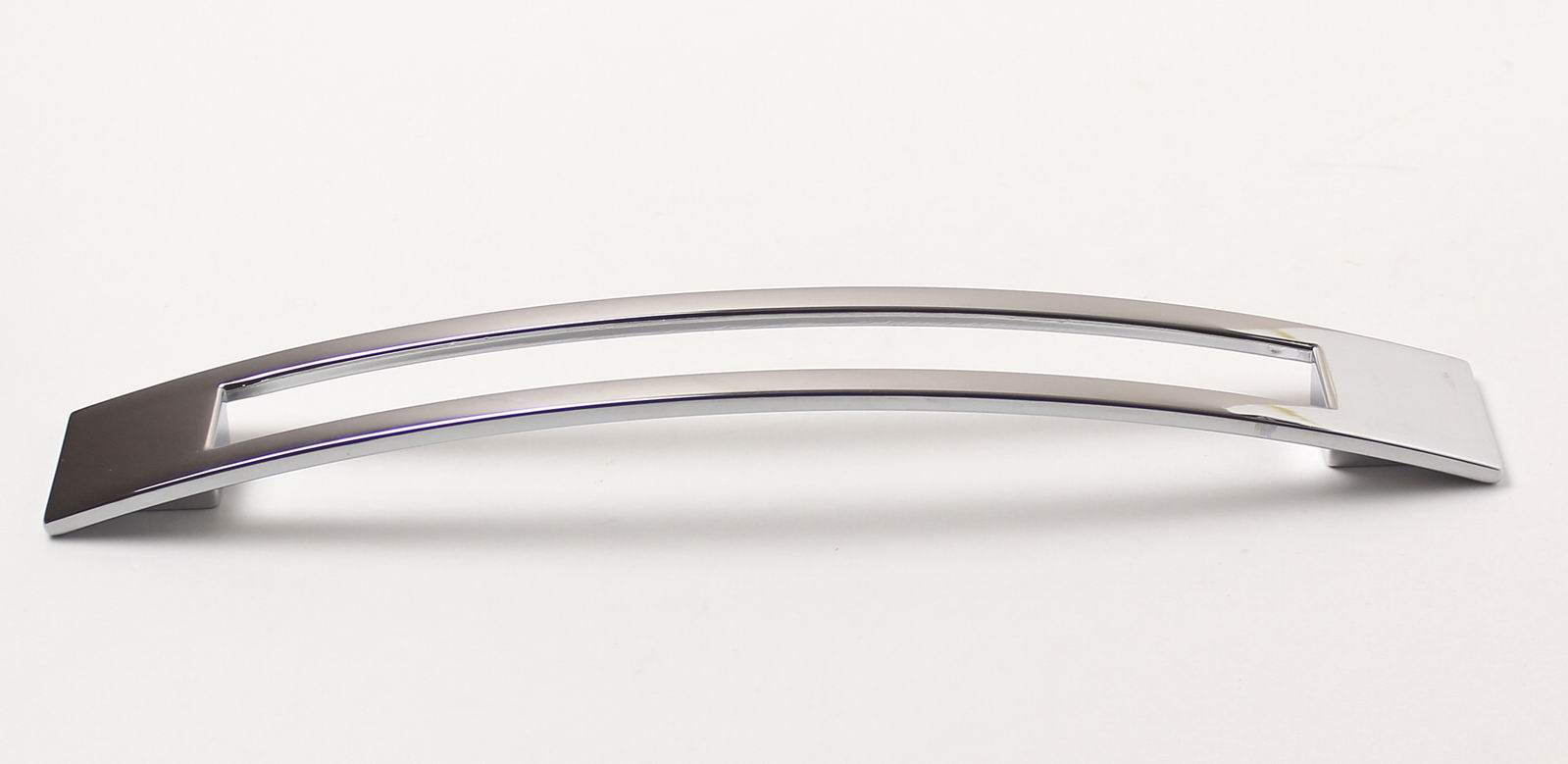 14138 úchytka BOSS rozteč 192mm chrom lesklý