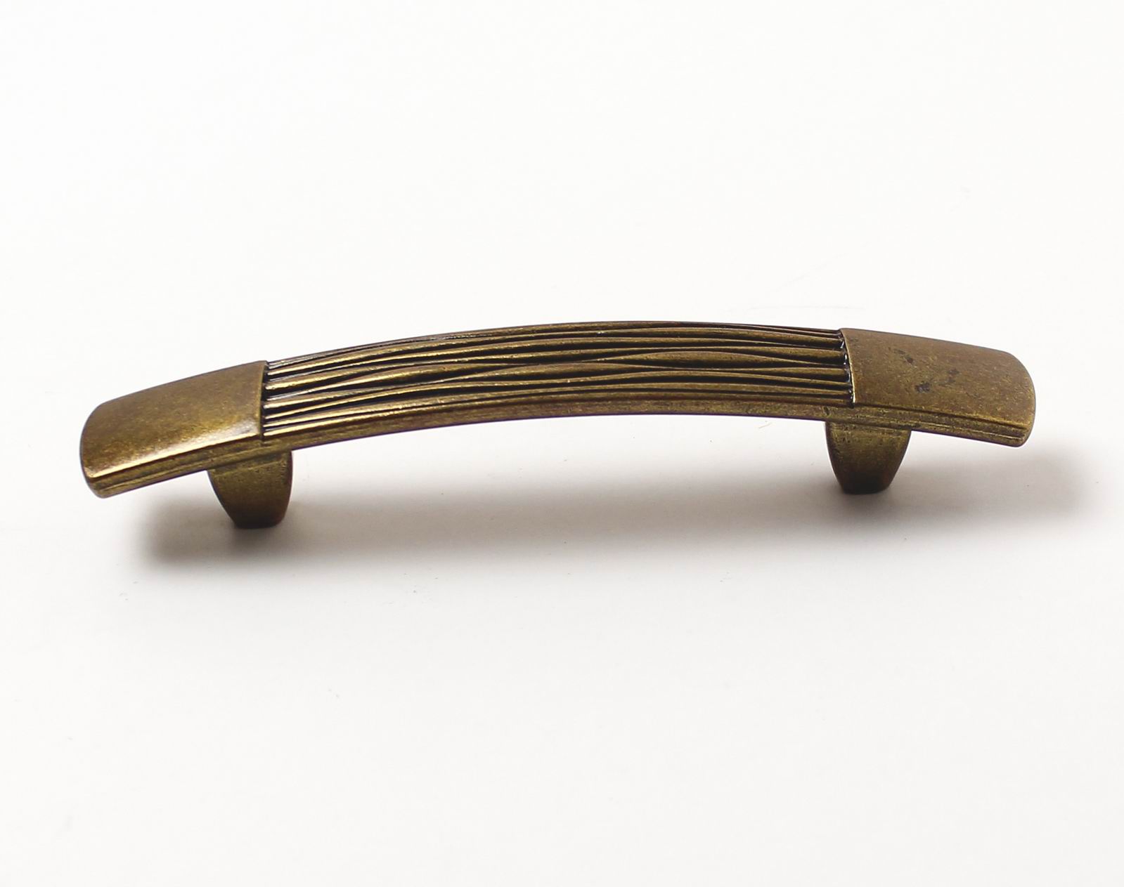 14146 úchytka LEONA rozteč 96mm staromosaz