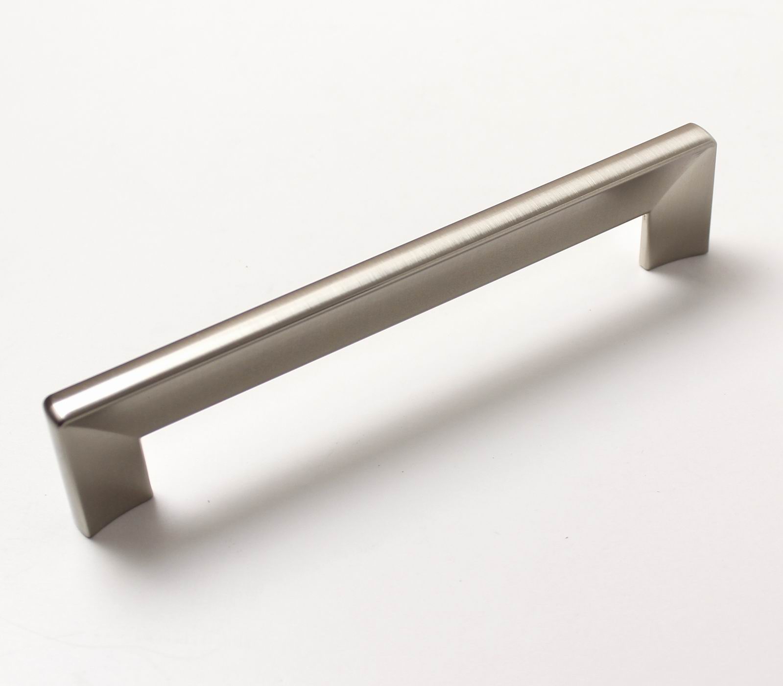 14173 úchytka rozteč 160mm broušený nikl