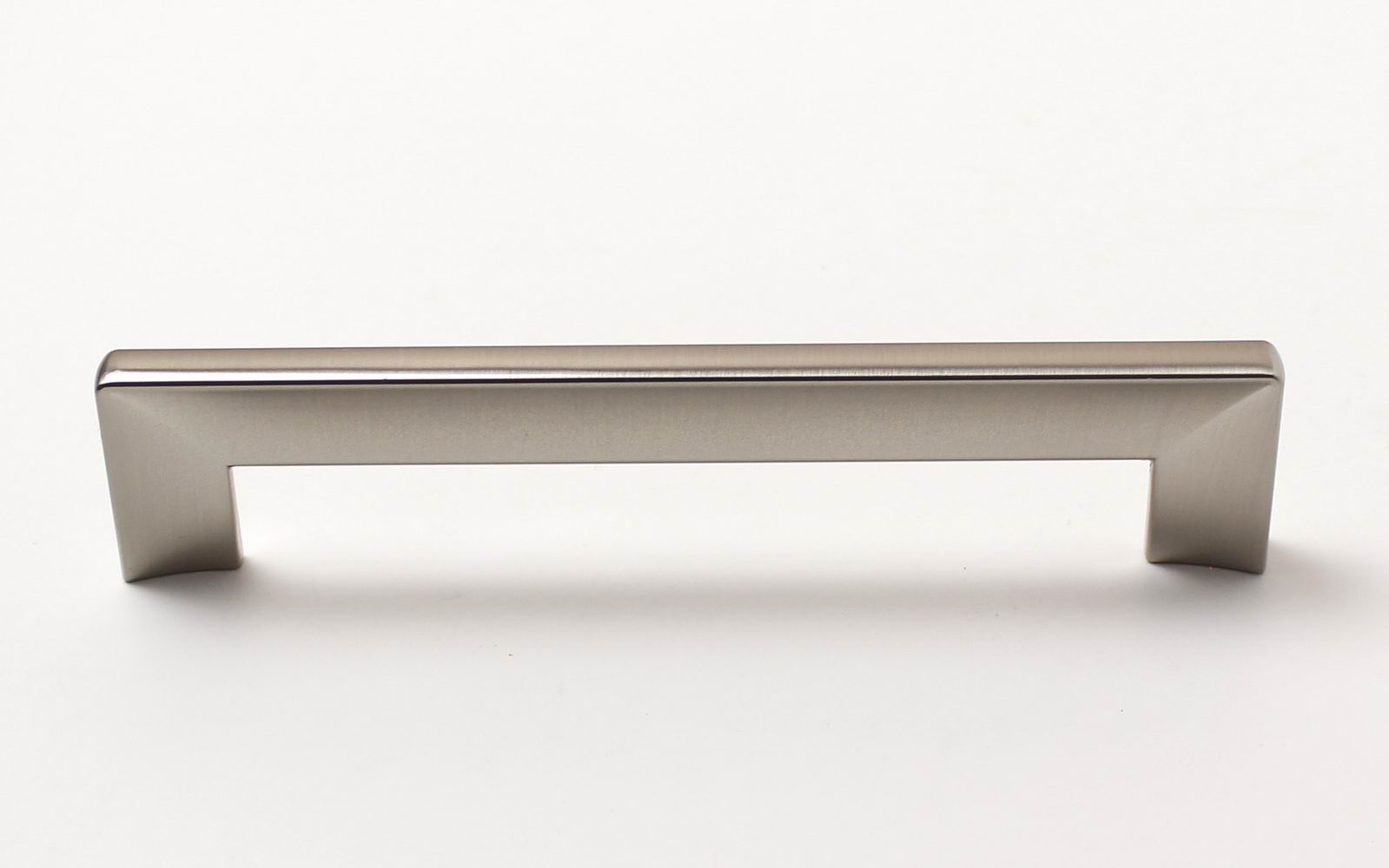 14173 úchytka rozteč 160mm broušený nikl