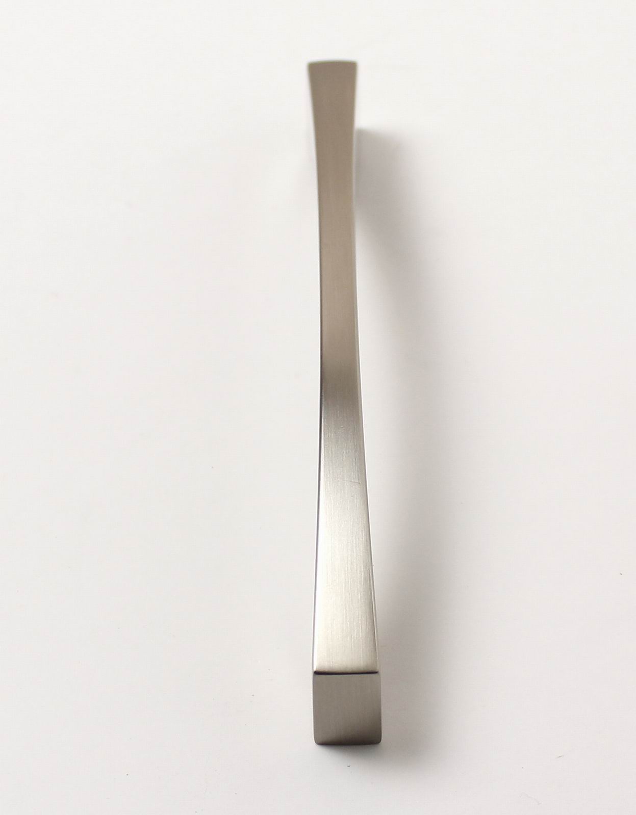 14187 úchytka rozteč 160mm broušený nikl