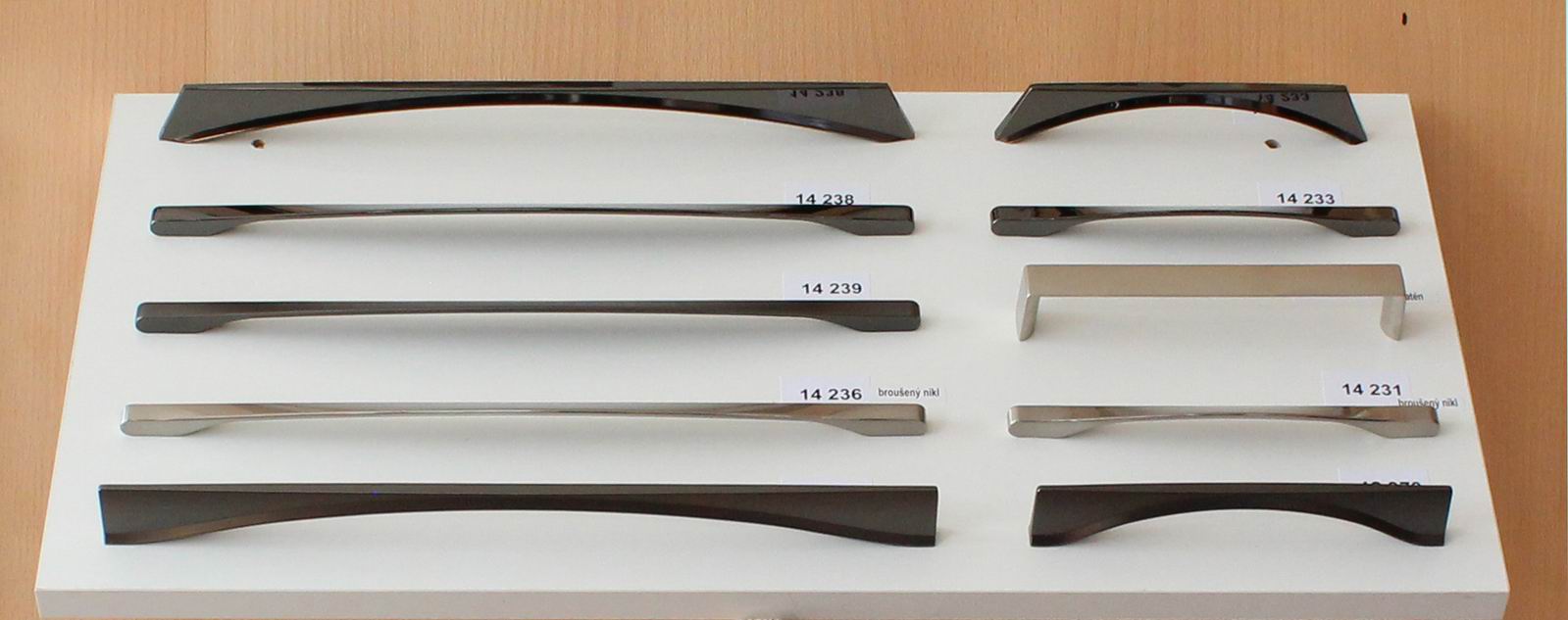 14238 úchytka rozteč 320mm, antracit lesk