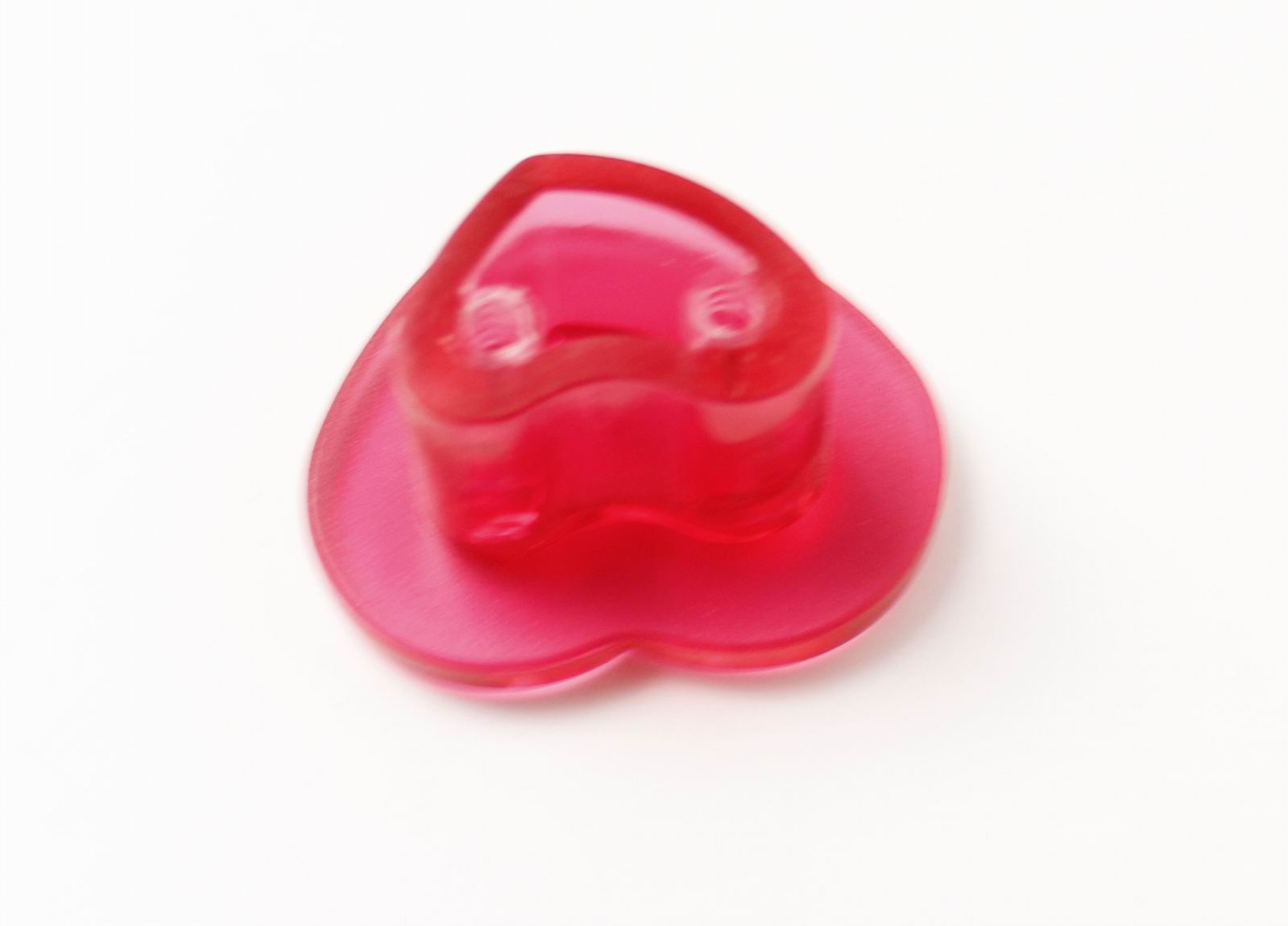 14510 knopka plastová srdce červená