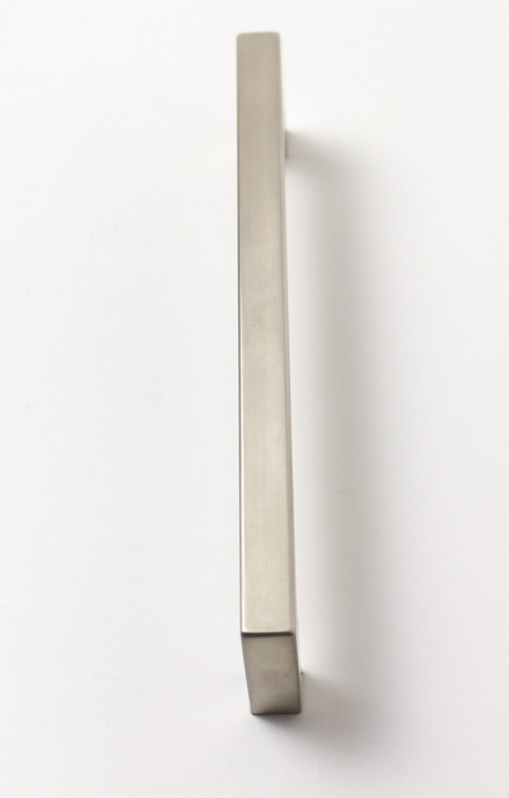 14514 úchytka plastová rozteč 128mm nikl broušený