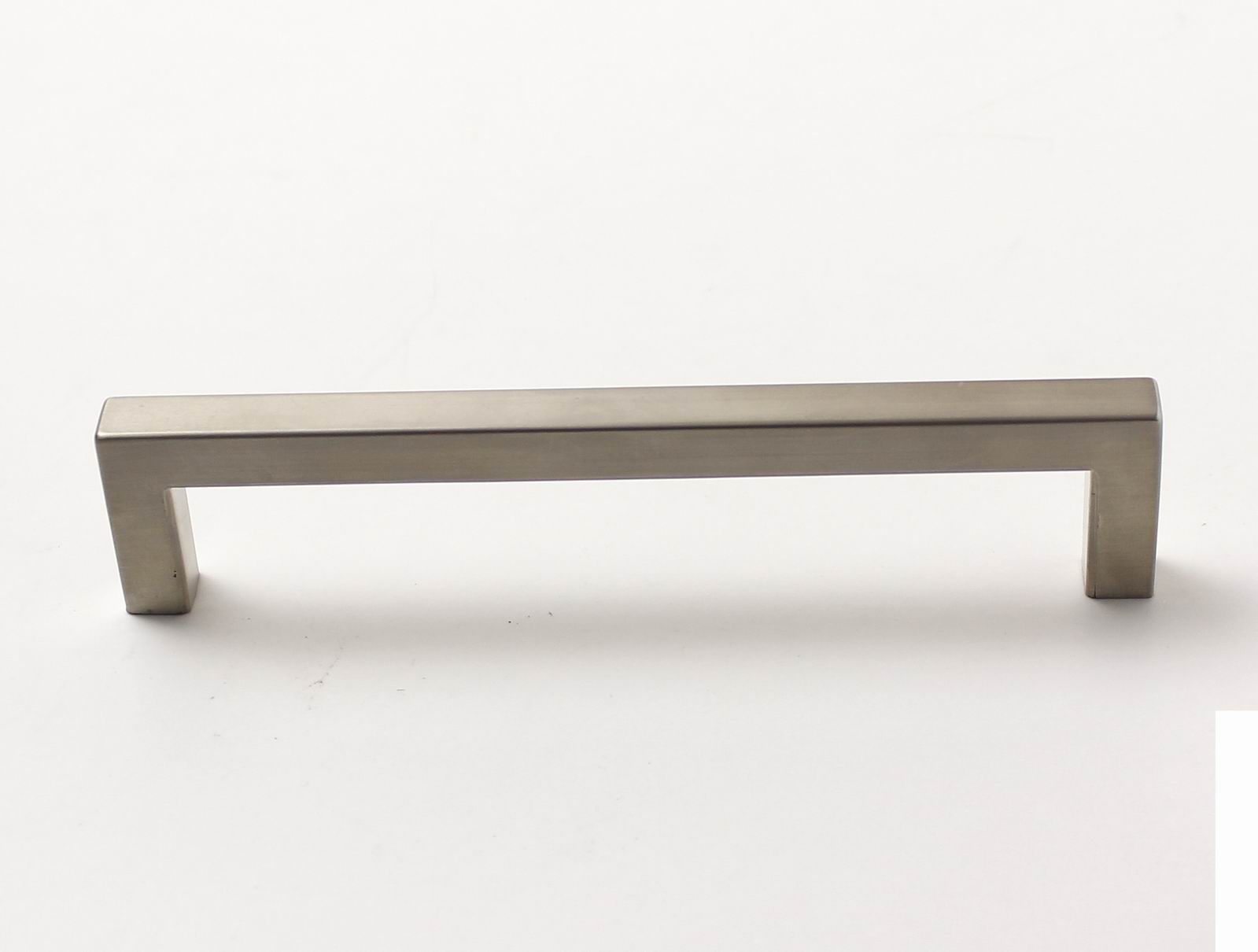 14514 úchytka plastová rozteč 128mm nikl broušený