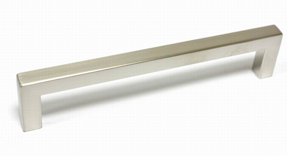 14514 úchytka plastová rozteč 128mm nikl broušený