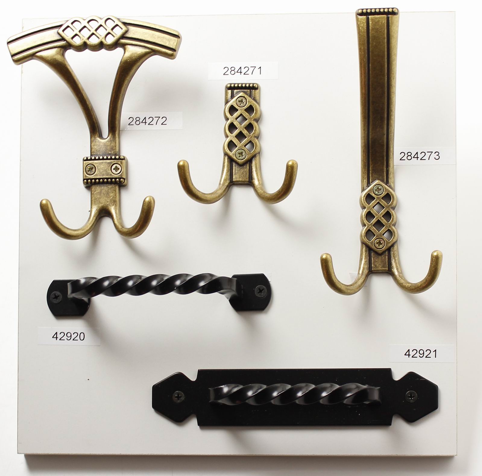 42921- Kov.úchytka s plotýnkou 156mm černý lak