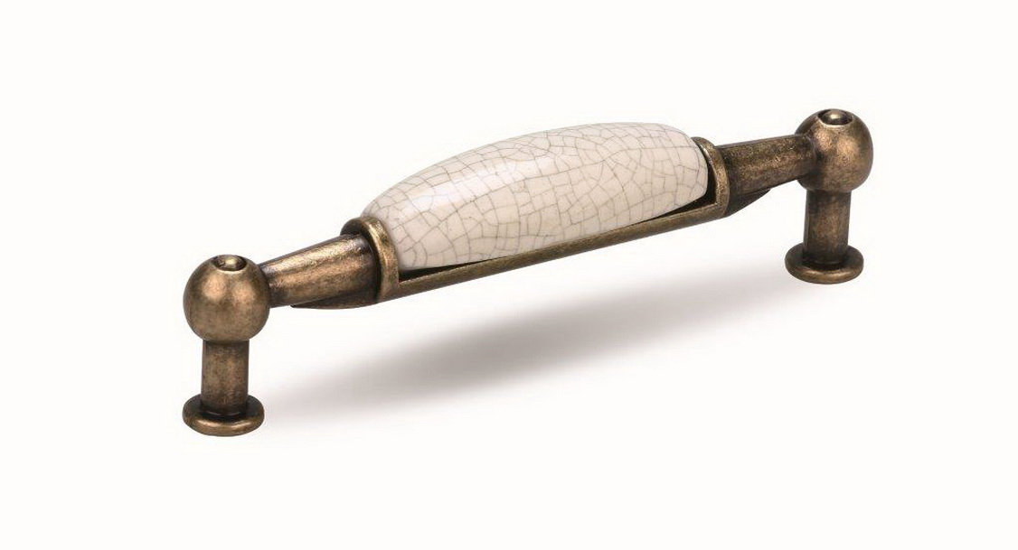 44020 úchytka rozteč 96mm staromosaz porcelán popraskan