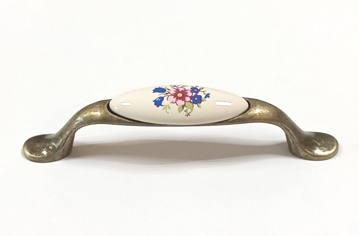 62143-úchytka 96mm staromosaz porcelán kytka