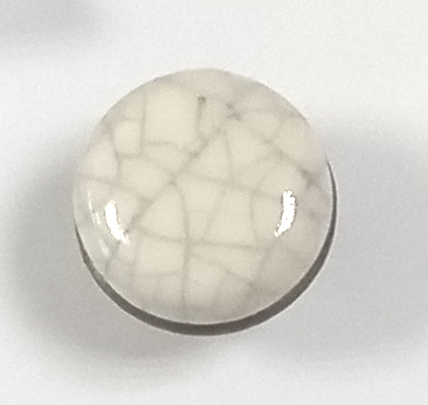 62145-knopka staromosaz porcelán popraskaný mramor