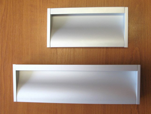 62252 úchytka KAMILA rozteč 96mm hliník