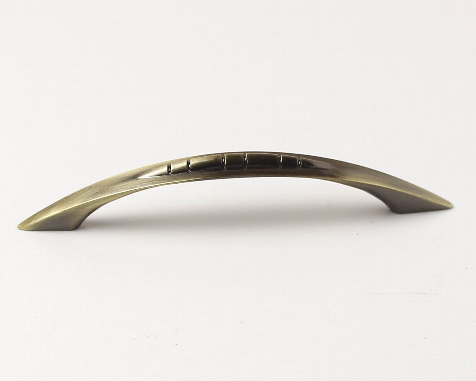 63108 úchytka LEGIN rozteč 96mm staromosaz