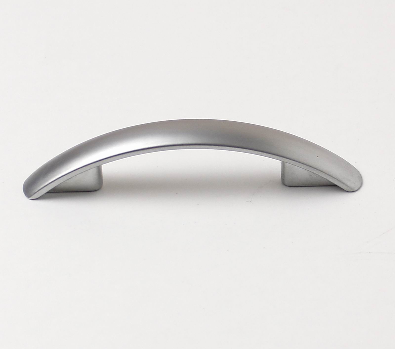 63187 úchytka CARMEN rozteč 64mm satén chrom