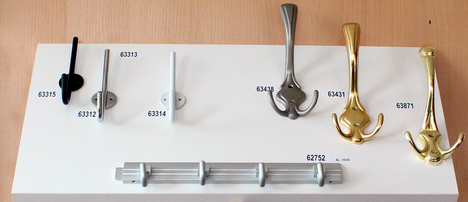 63314 věšák VLASTA bílá