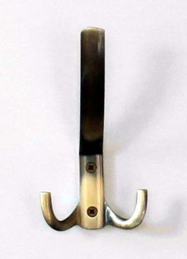 63402 věšák LAMA staromosaz