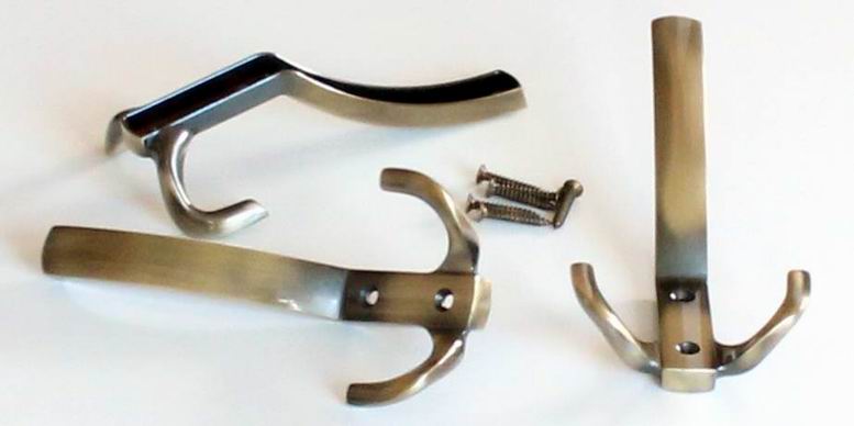 63402 věšák LAMA staromosaz