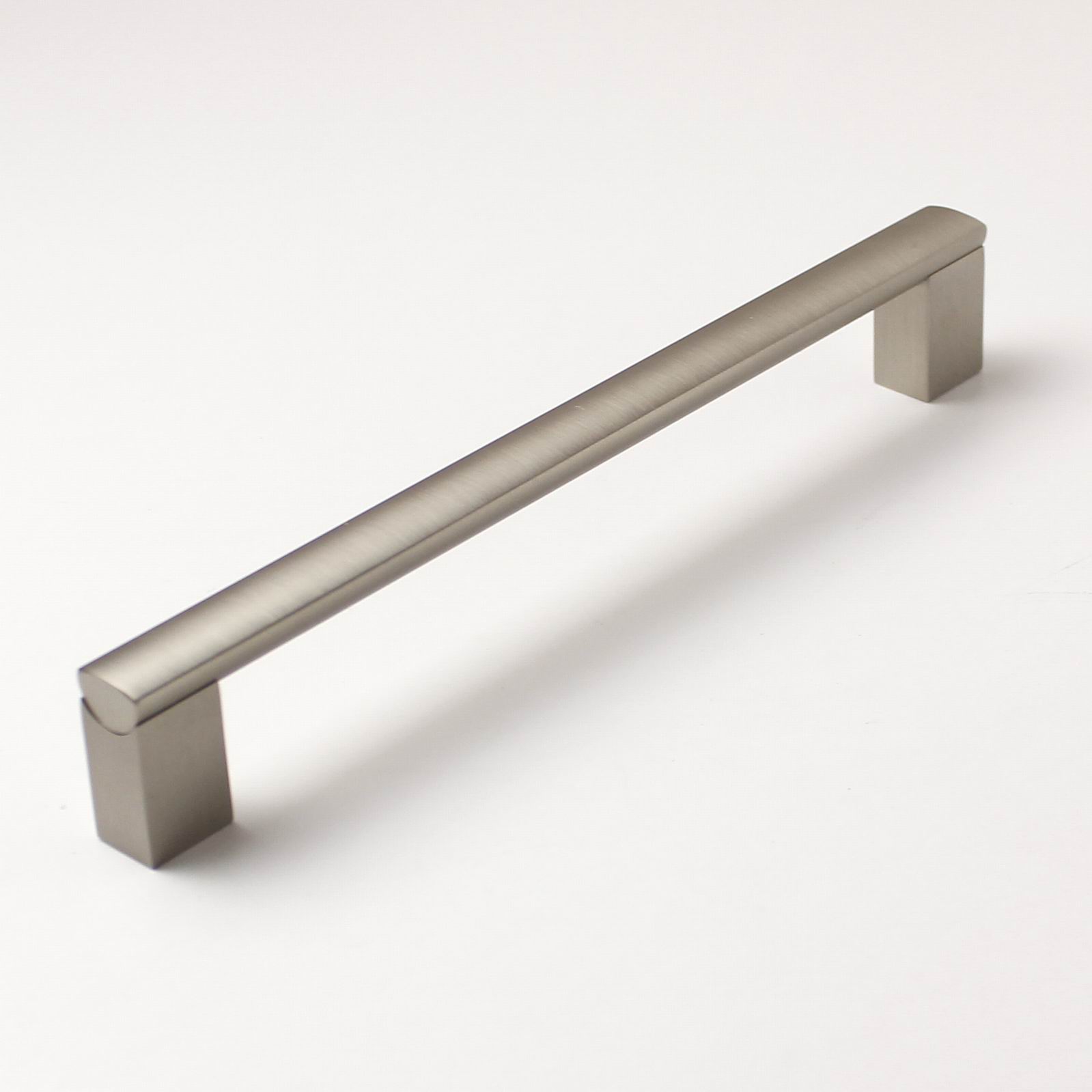 63493 úchytka PALMA rozteč 224mm broušený nikl