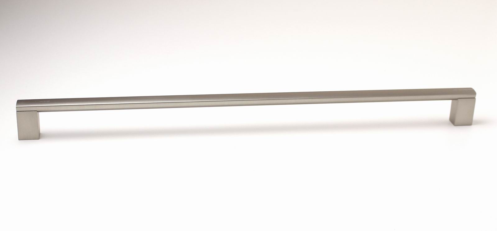 63496 úchytka PALMA rozteč 432mm broušený nikl