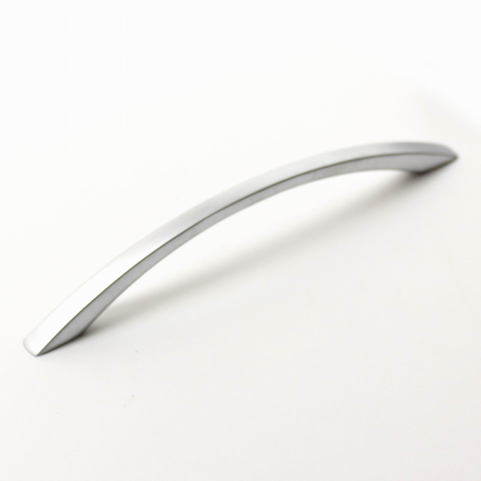 63707 úchytka TINA rozteč 128mm satén chrom