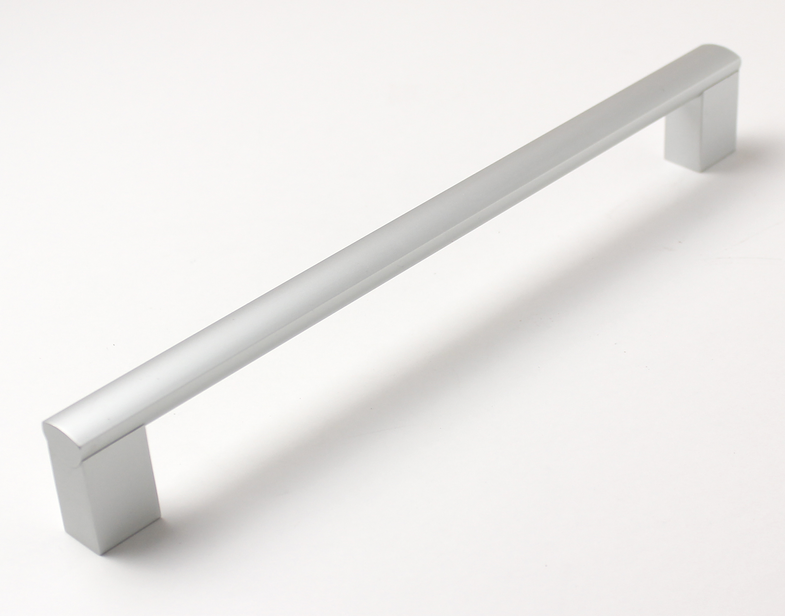 63729 úchytka XAVER rozteč 256mm hliník