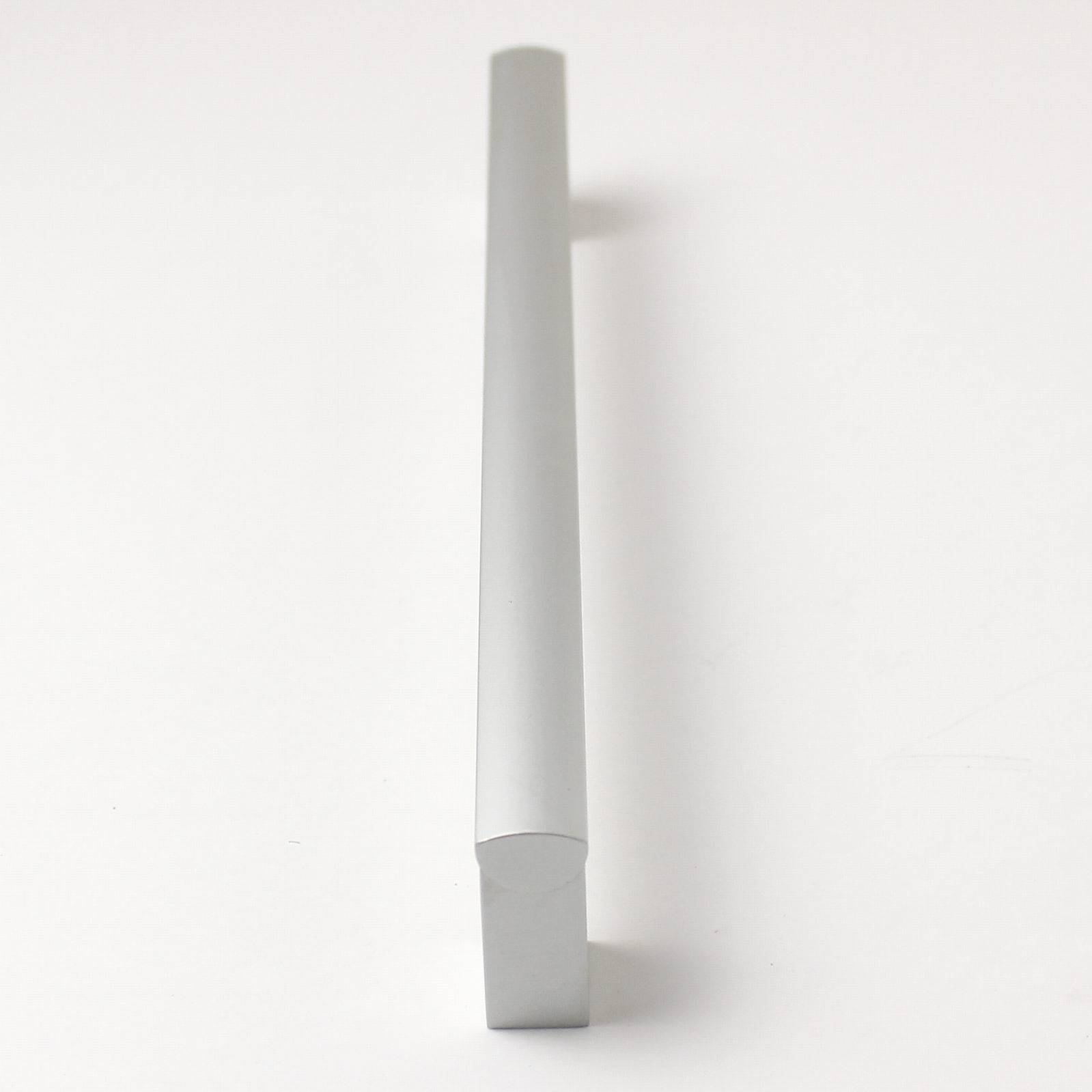 63729 úchytka XAVER rozteč 256mm hliník