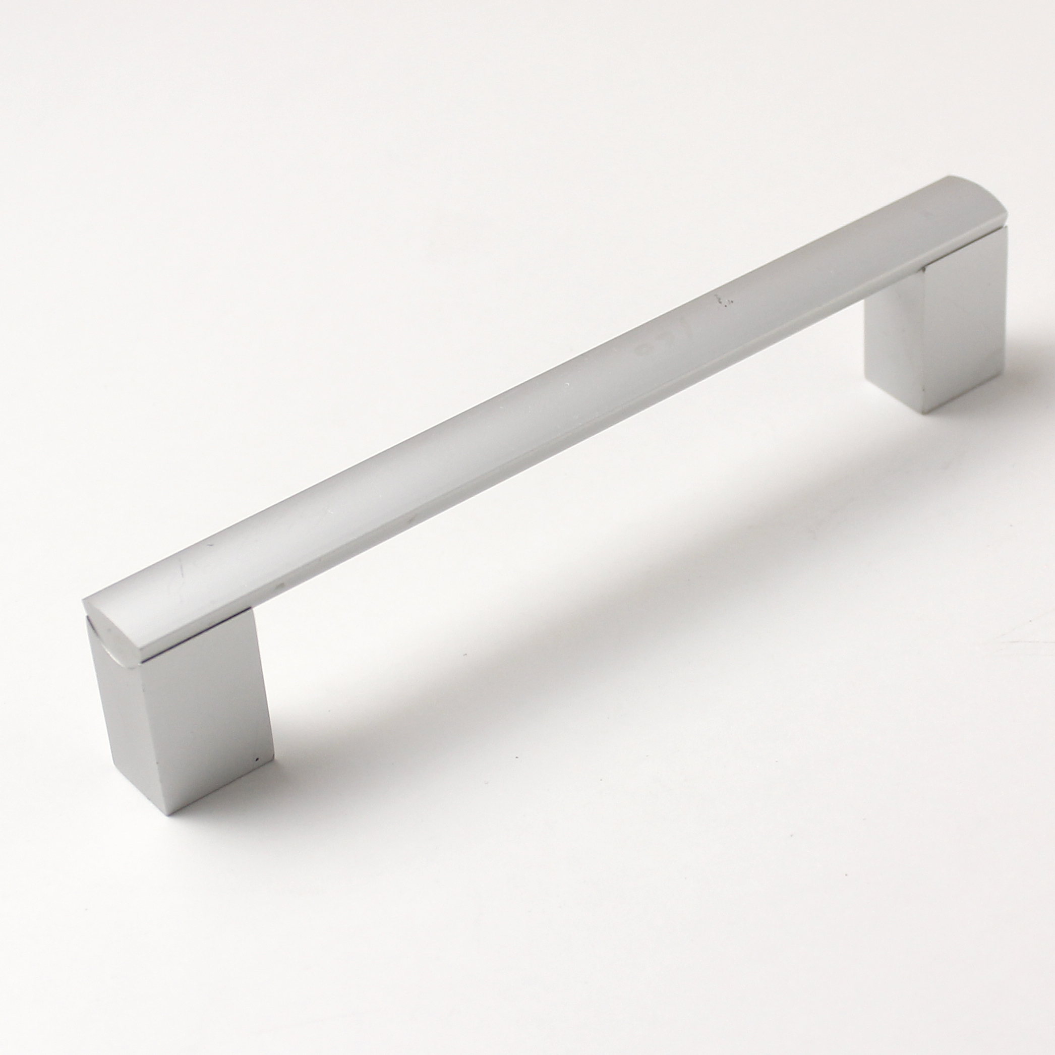 63732 úchytka XAVER rozteč 160mm hliník