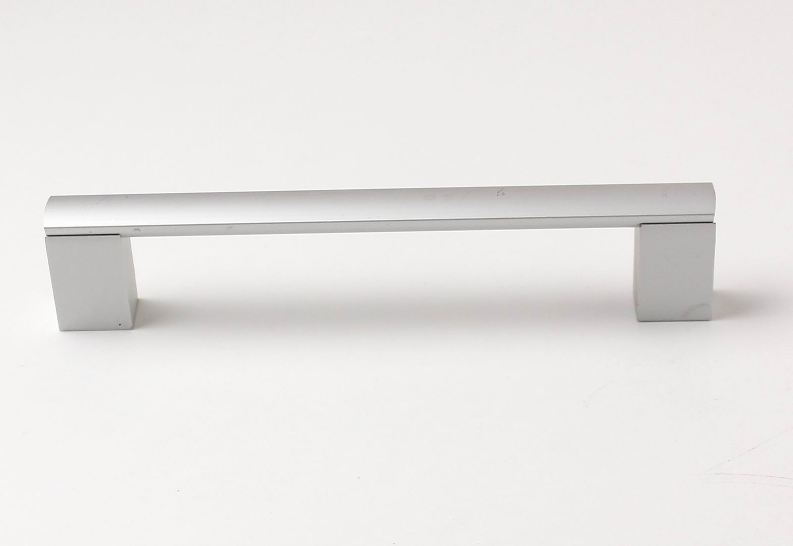 63732 úchytka XAVER rozteč 160mm hliník