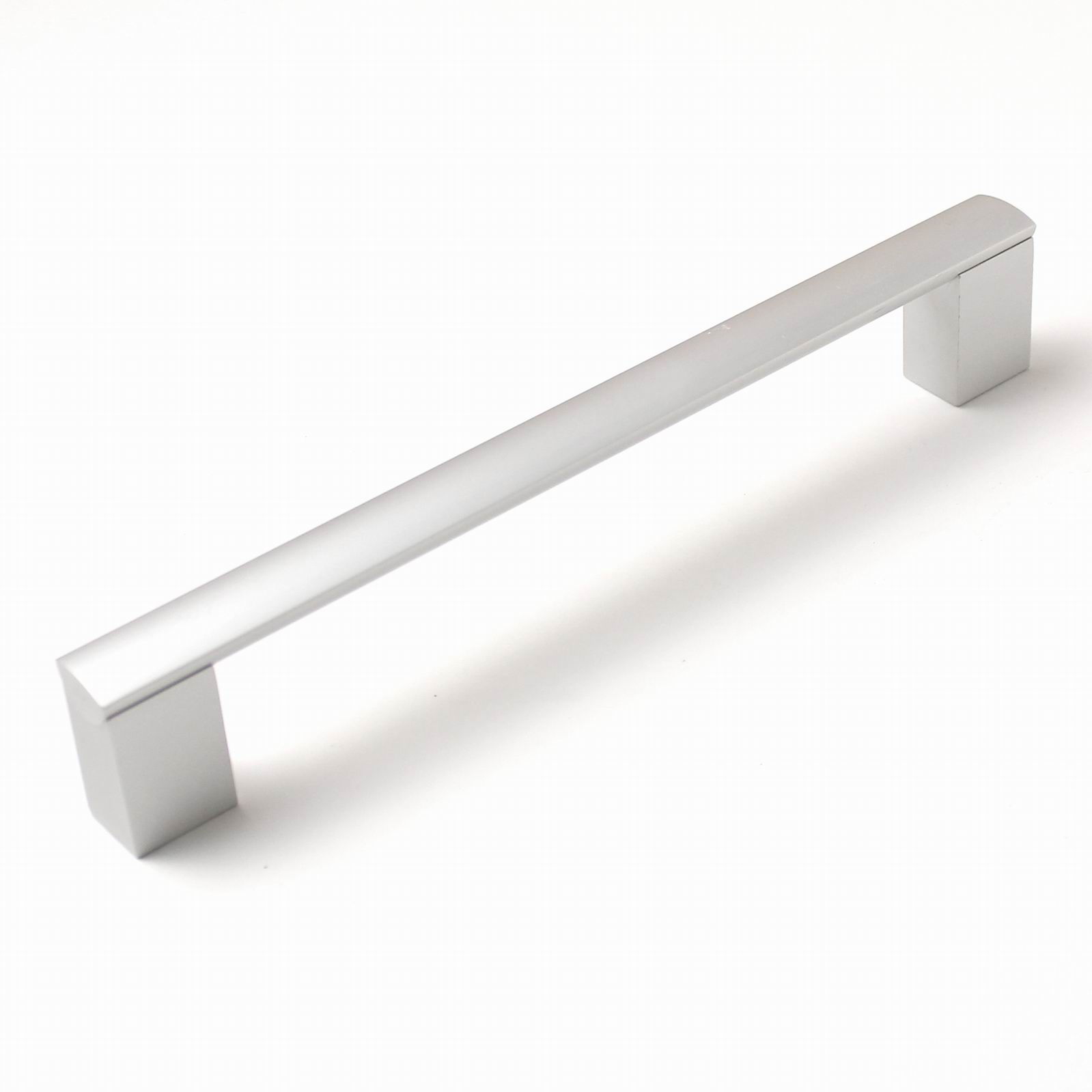 63733 úchytka XAVER rozteč 192mm hliník