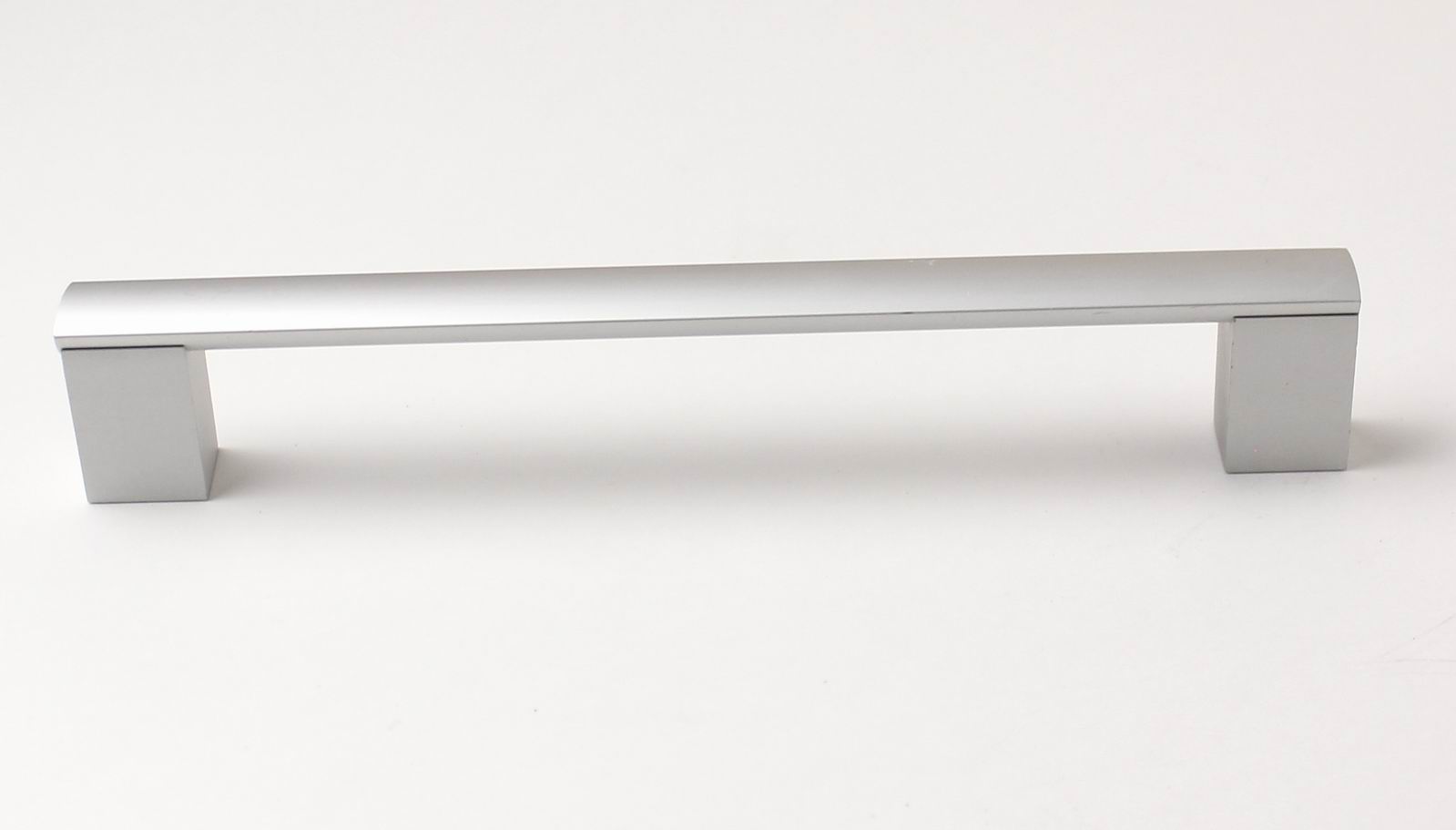 63733 úchytka XAVER rozteč 192mm hliník